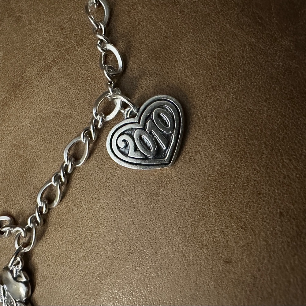 JAMES AVERY heart year 2010 charm